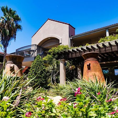 Vineyard Court Designer Suites Hotel College Station Eksteriør billede