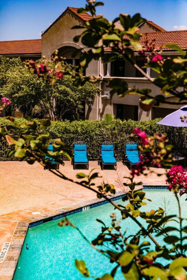 Vineyard Court Designer Suites Hotel College Station Eksteriør billede