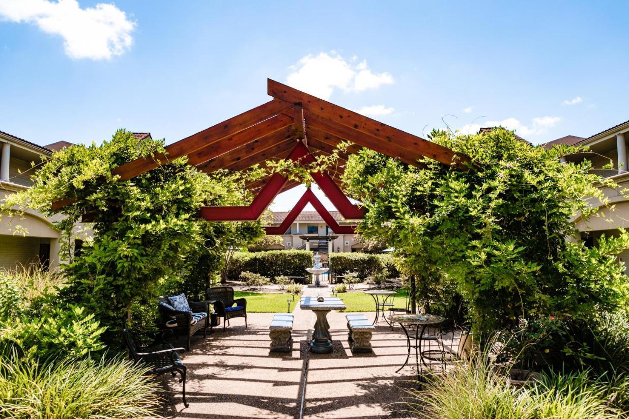 Vineyard Court Designer Suites Hotel College Station Eksteriør billede