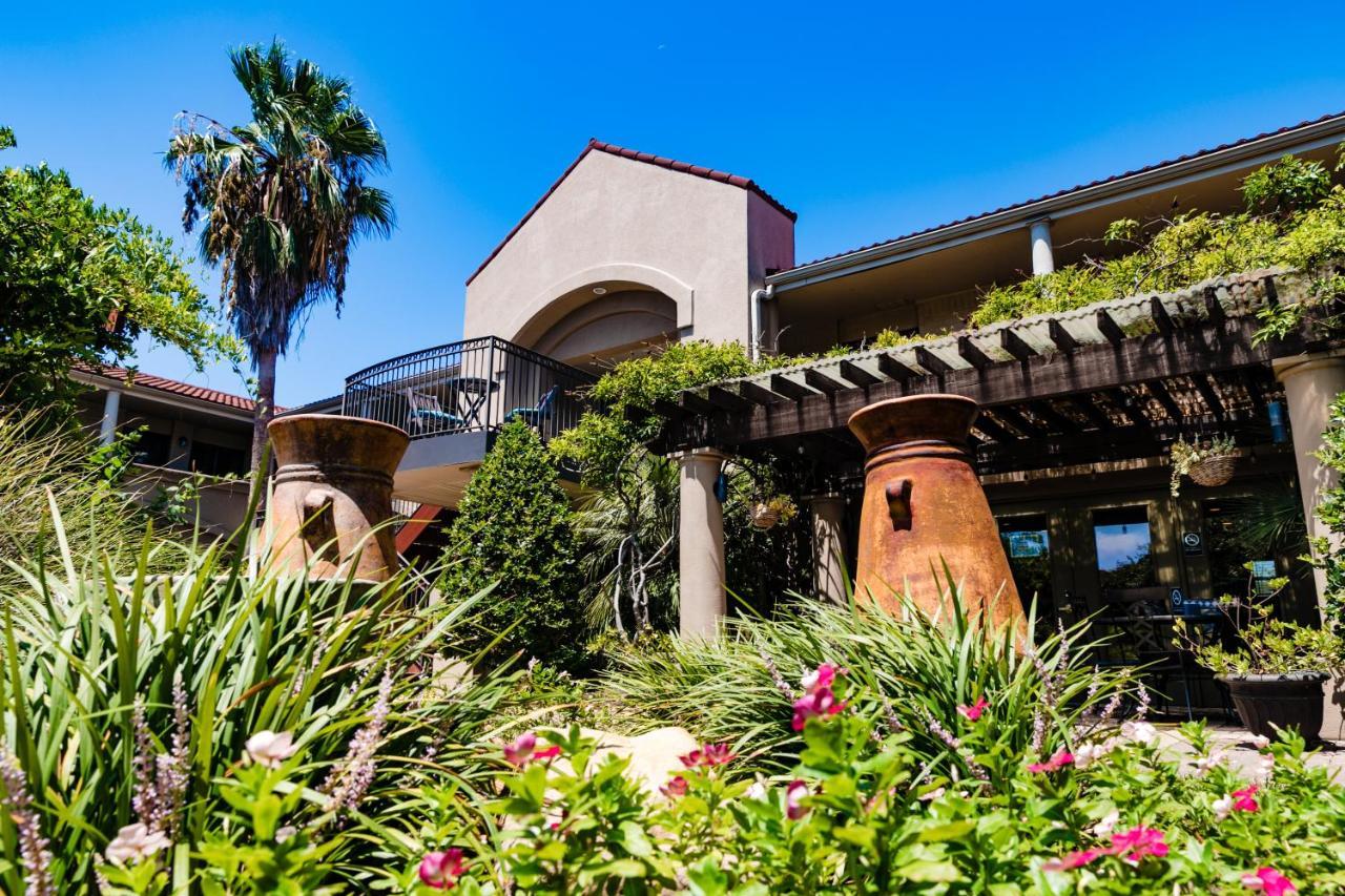 Vineyard Court Designer Suites Hotel College Station Eksteriør billede
