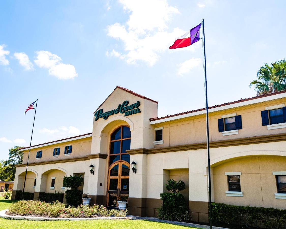 Vineyard Court Designer Suites Hotel College Station Eksteriør billede