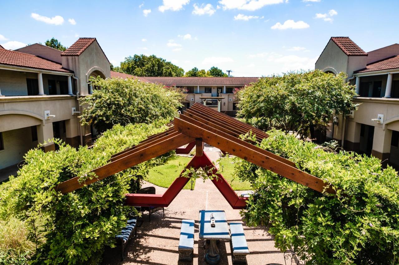 Vineyard Court Designer Suites Hotel College Station Eksteriør billede