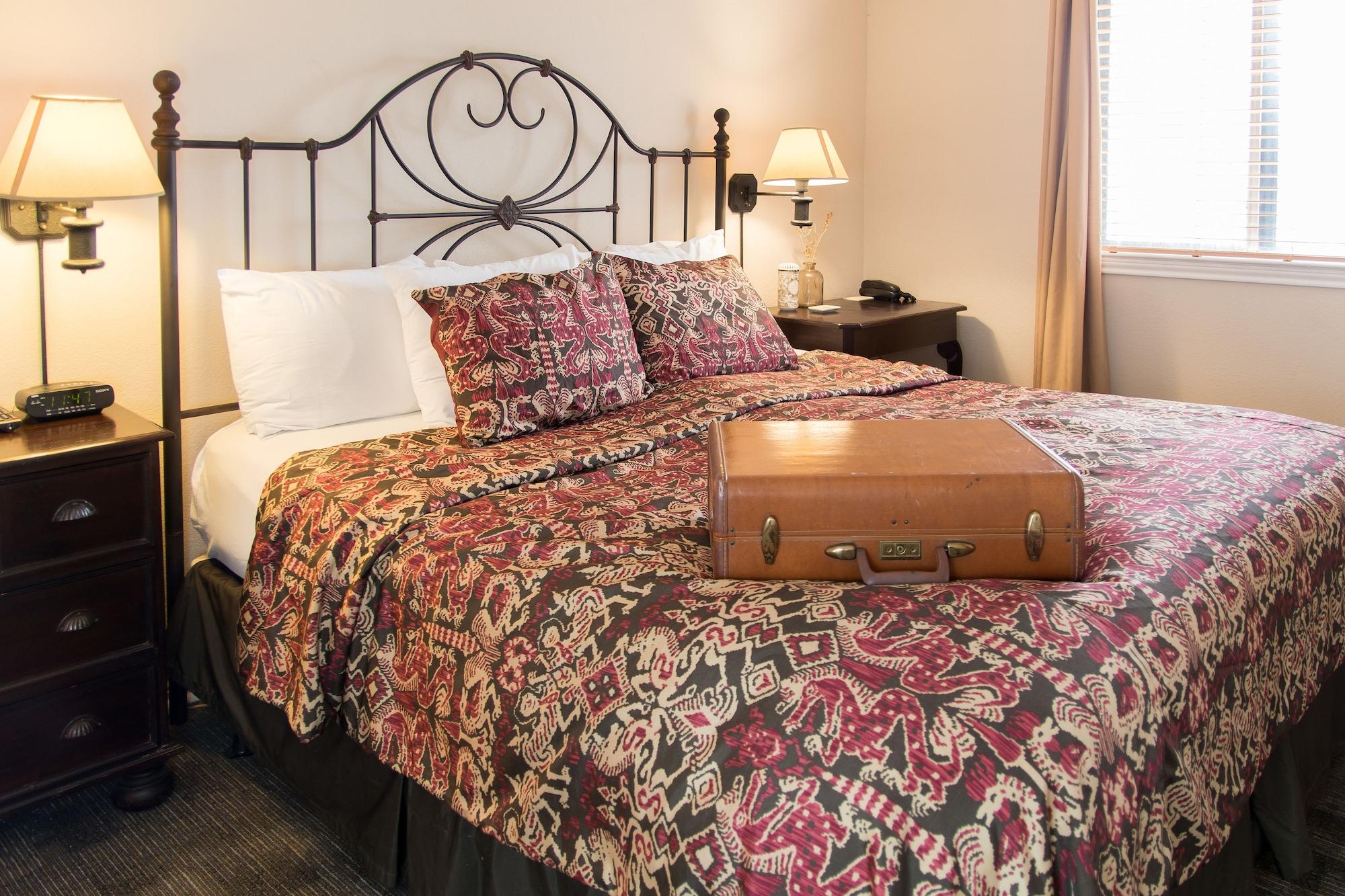 Vineyard Court Designer Suites Hotel College Station Eksteriør billede