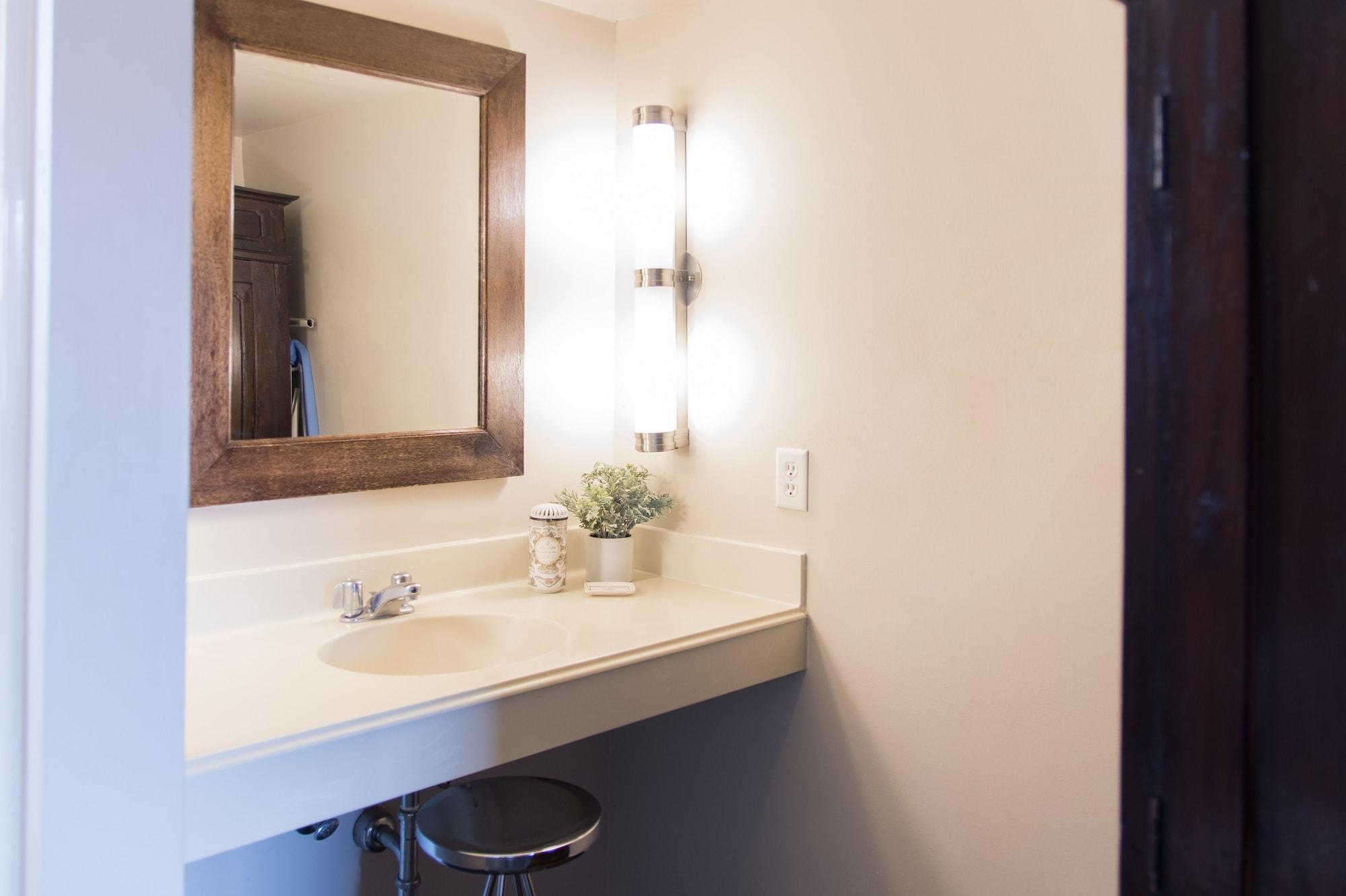 Vineyard Court Designer Suites Hotel College Station Eksteriør billede