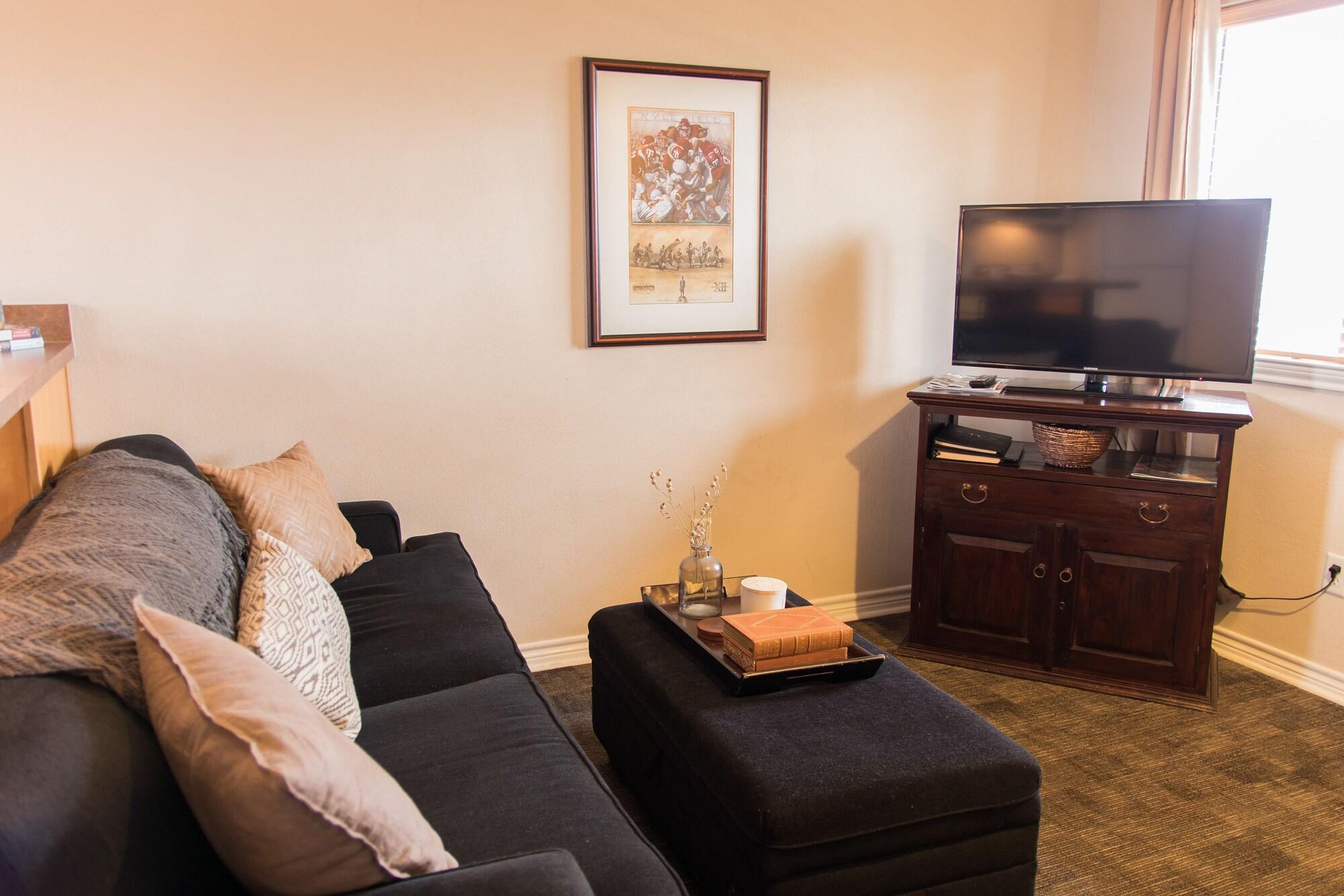 Vineyard Court Designer Suites Hotel College Station Eksteriør billede