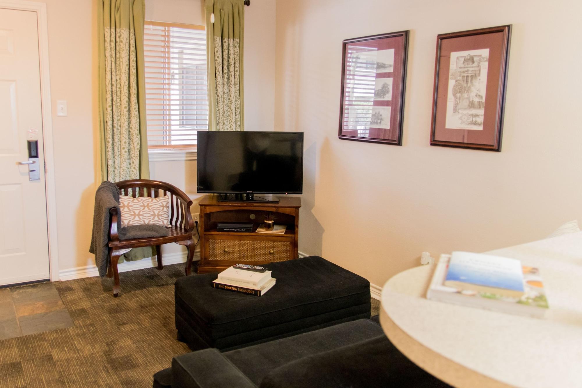Vineyard Court Designer Suites Hotel College Station Eksteriør billede
