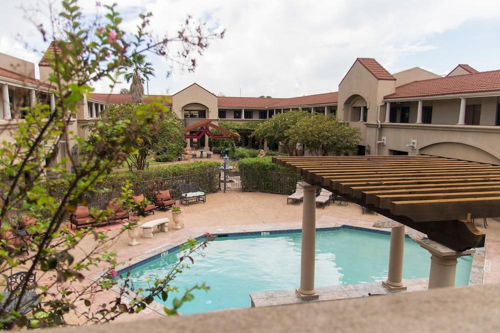 Vineyard Court Designer Suites Hotel College Station Eksteriør billede