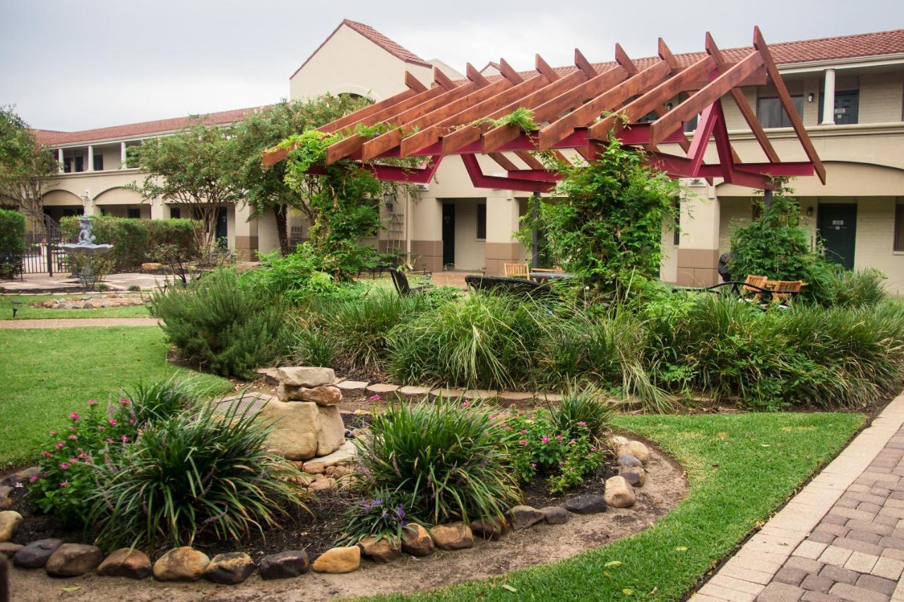 Vineyard Court Designer Suites Hotel College Station Eksteriør billede