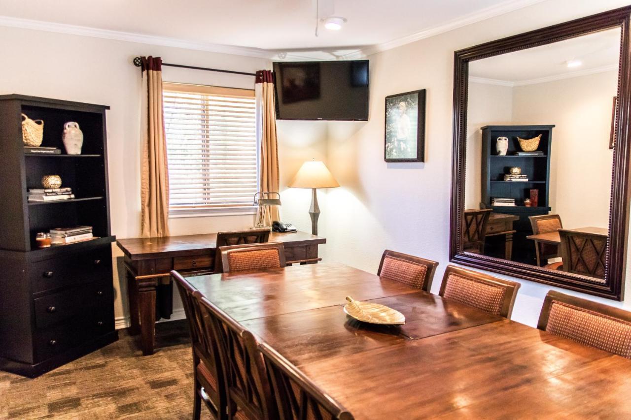 Vineyard Court Designer Suites Hotel College Station Eksteriør billede