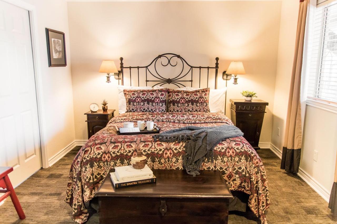 Vineyard Court Designer Suites Hotel College Station Eksteriør billede