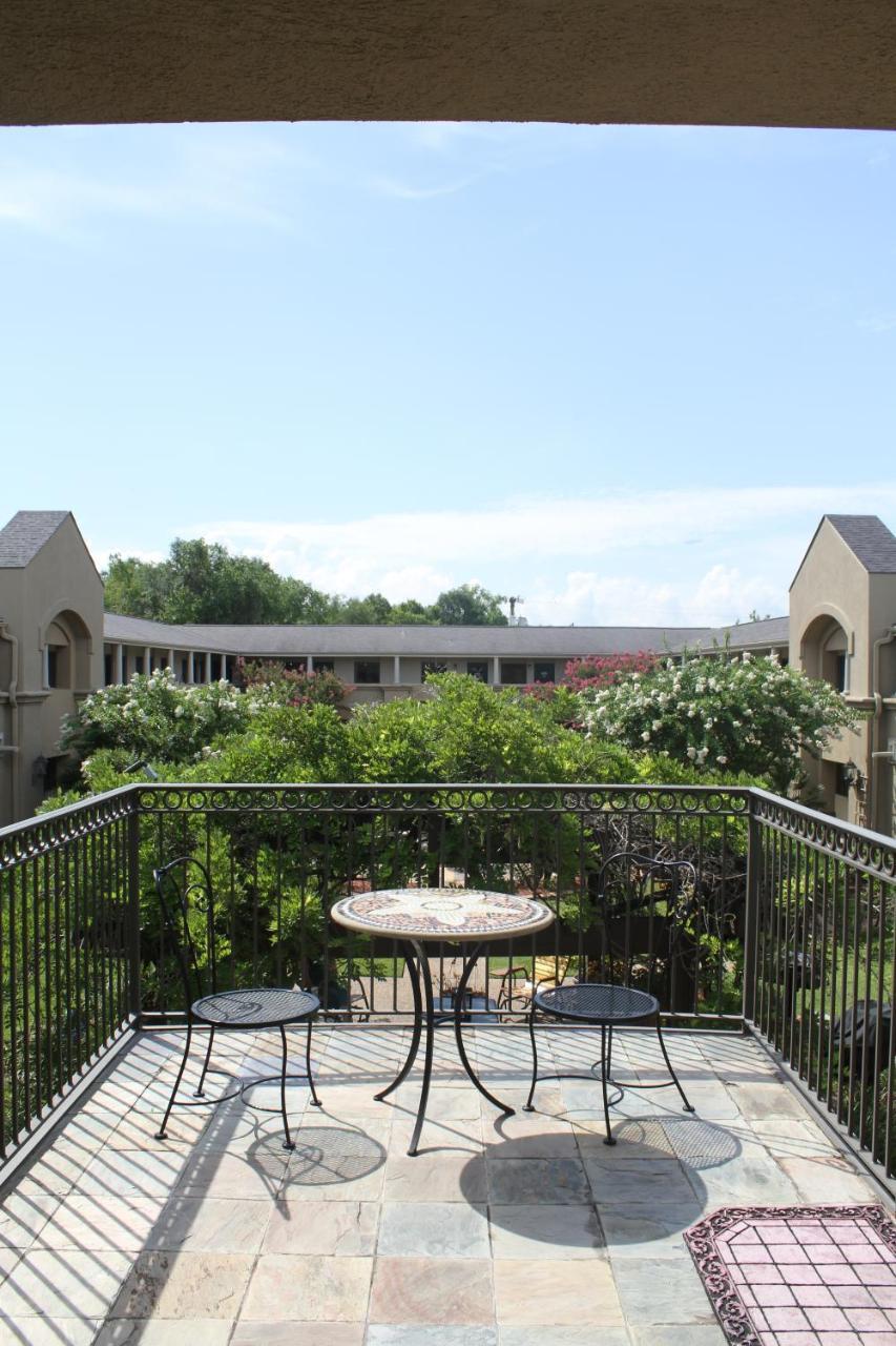 Vineyard Court Designer Suites Hotel College Station Eksteriør billede